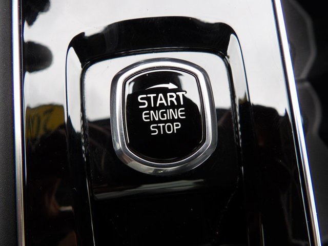 Certified 2025 Volvo XC90 B6 Plus image 23