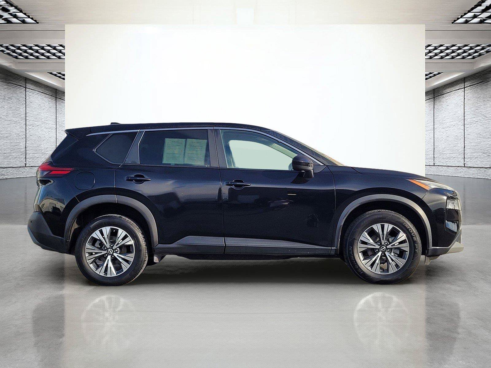 Used 2023 Nissan Rogue SV FWD image 3