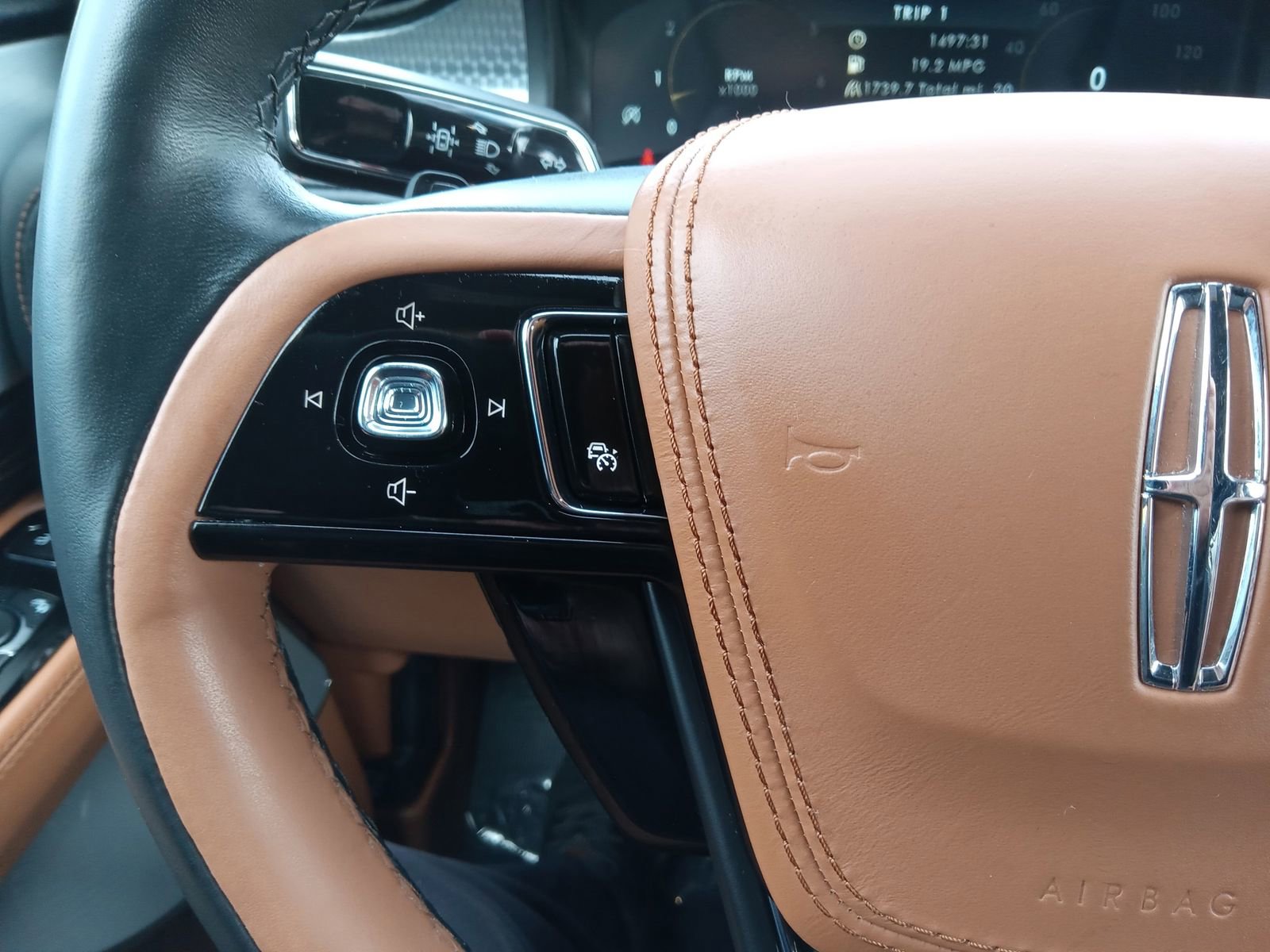 Used 2023 Lincoln Aviator Black Label AWD/4WD image 20