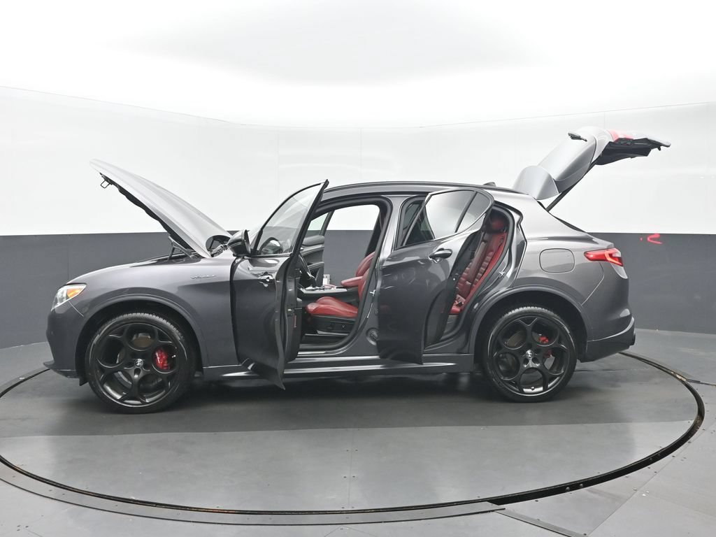 Used 2022 Alfa Romeo Stelvio Veloce AWD/4WD image 40