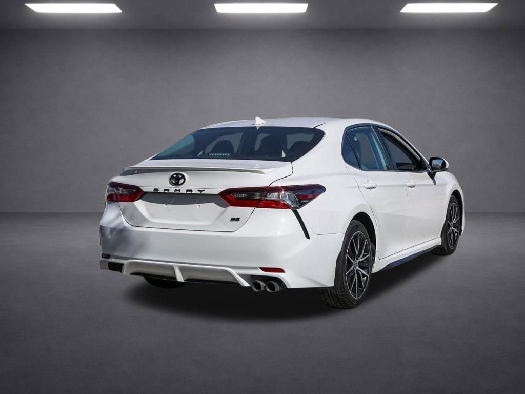 Used 2023 Toyota Camry SE image 4
