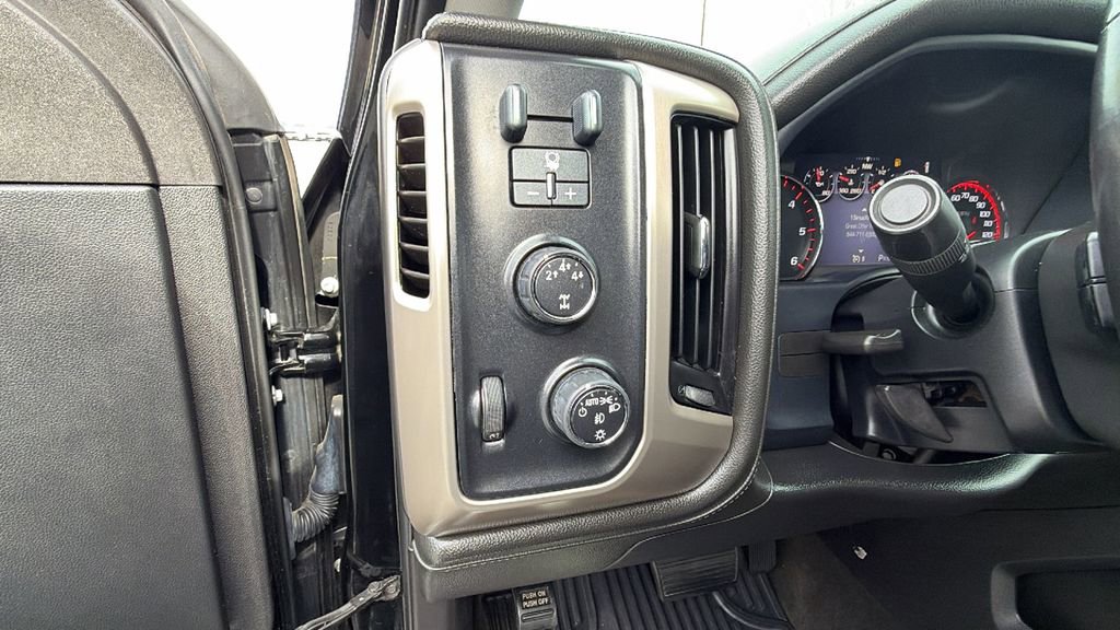 Used 2015 GMC Sierra 2500 Denali w/ Suspension Package, Off-Road image 32