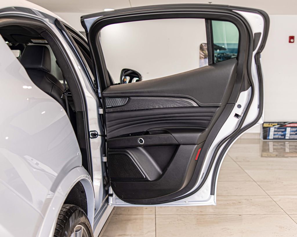 Used 2023 Maserati Grecale Modena image 39