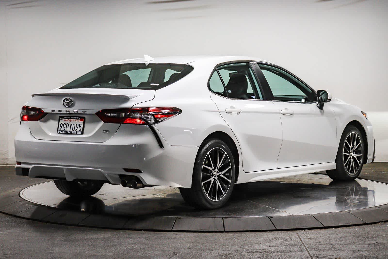Certified 2023 Toyota Camry SE FWD image 5
