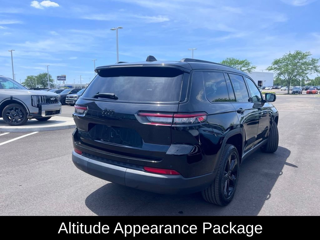 Used 2023 Jeep Grand Cherokee L Laredo AWD/4WD image 3