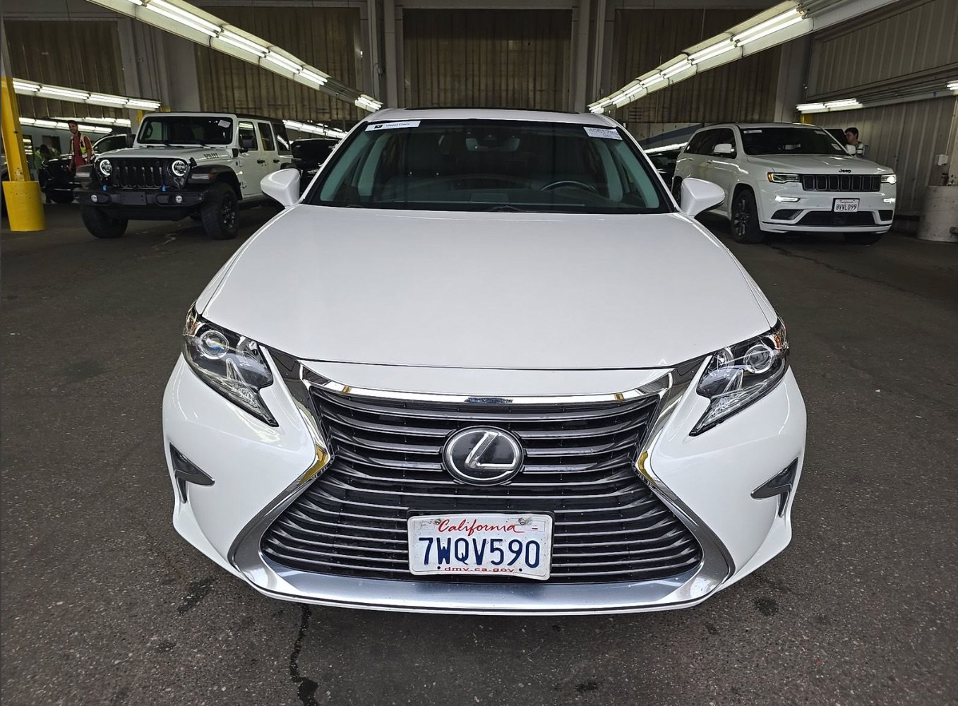 Used 2017 Lexus ES 350 w/ Accessory Package FWD image 2