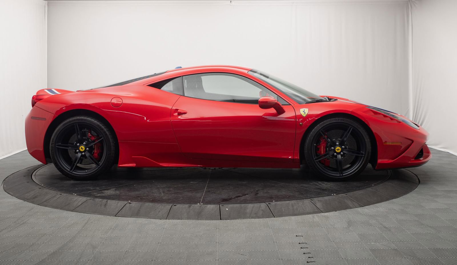 Used 2015 Ferrari 458 Speciale Coupe RWD image 2