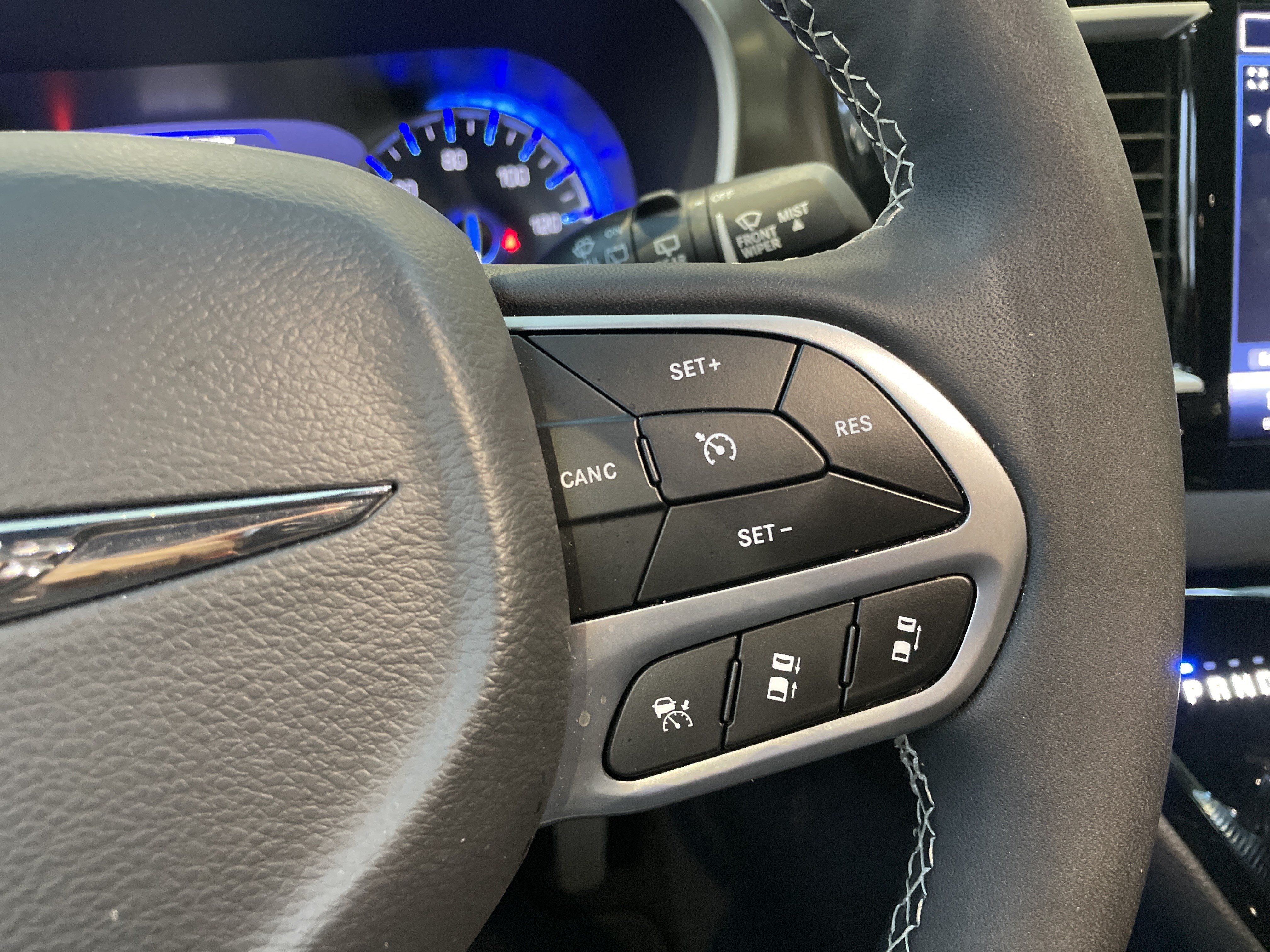 Used 2025 Chrysler Voyager LX FWD image 21