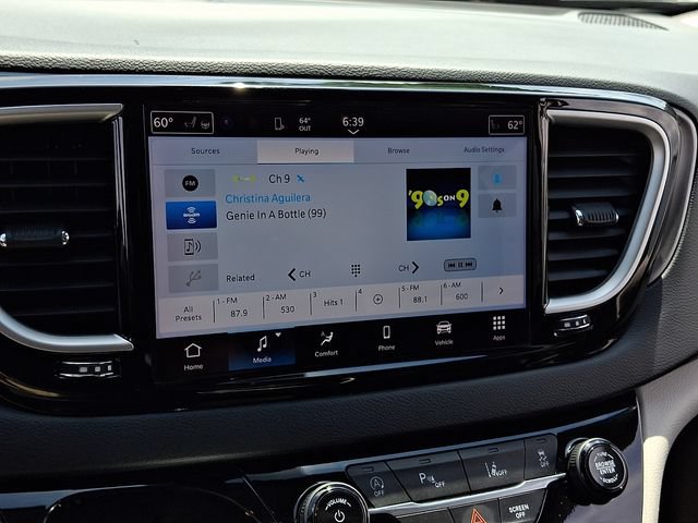 Certified 2024 Chrysler Pacifica Touring-L FWD image 18