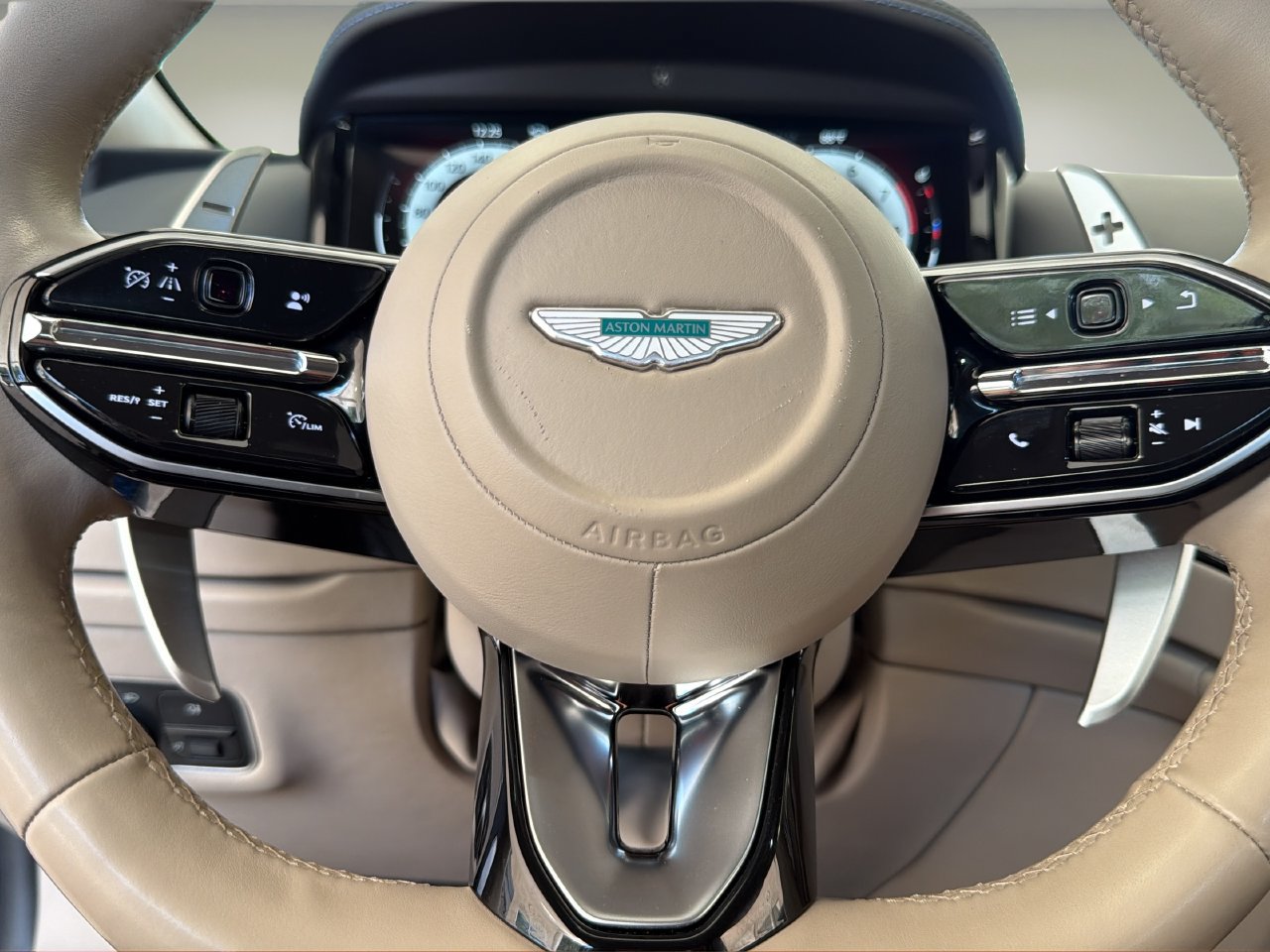 Used 2024 Aston Martin DB12 Coupe RWD image 29
