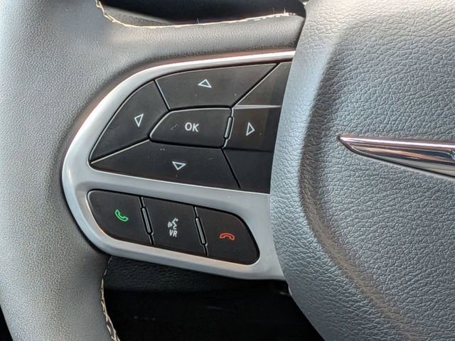 Used 2025 Chrysler Pacifica Select image 21