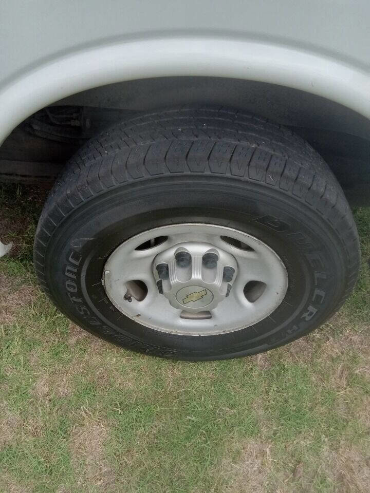 Used 2013 Chevrolet Express 2500 w/ Cold Climate Package image 25