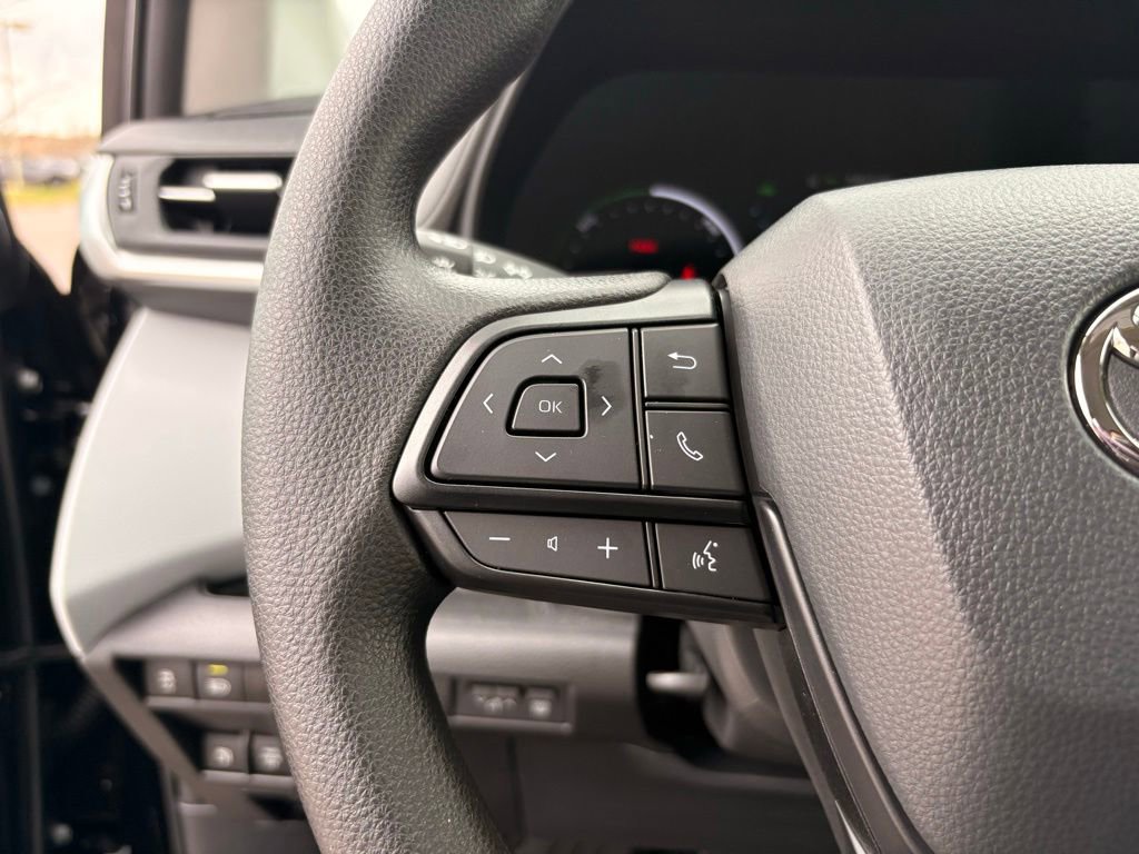 Used 2026 Toyota Sienna LE AWD/4WD image 19