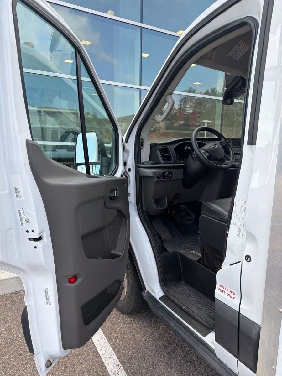 Used 2022 Ford Transit 350 DRW RWD image 9