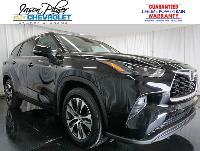 Used 2022 Toyota Highlander XLE image 1
