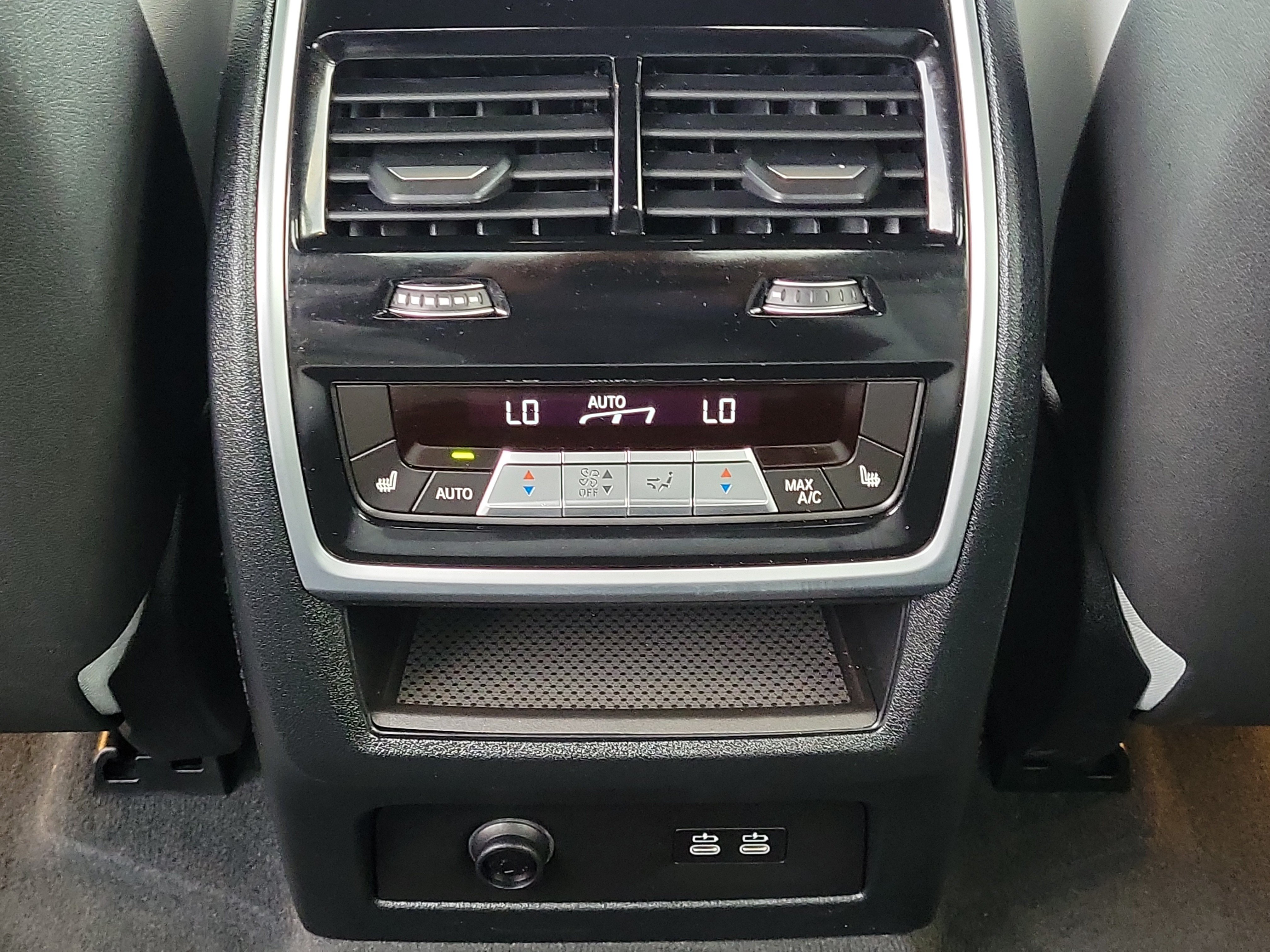 Used 2026 BMW X7 xDrive40i w/ M Sport Package AWD/4WD image 14