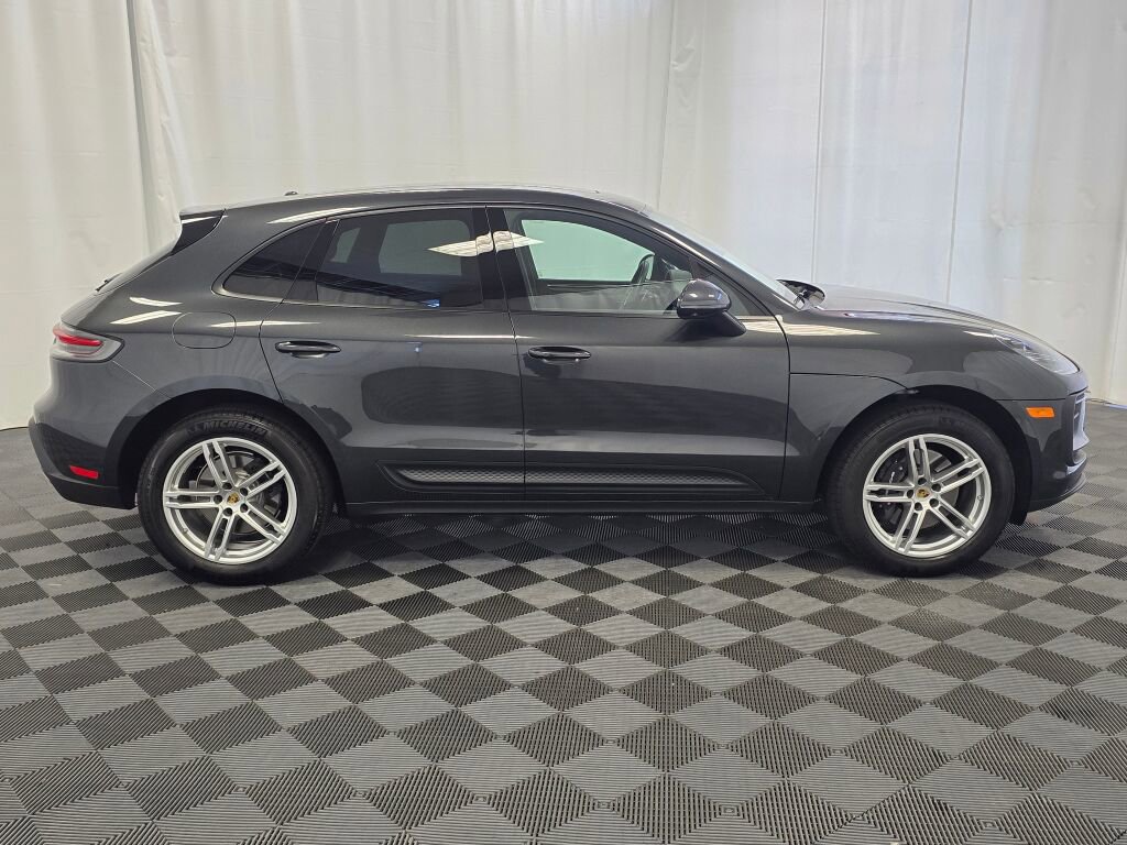 Certified 2025 Porsche Macan image 8