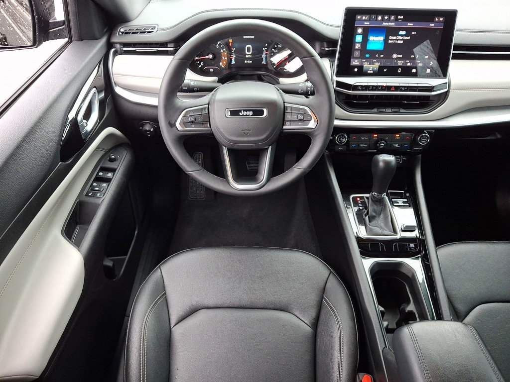 Used 2025 Jeep Compass Limited image 22