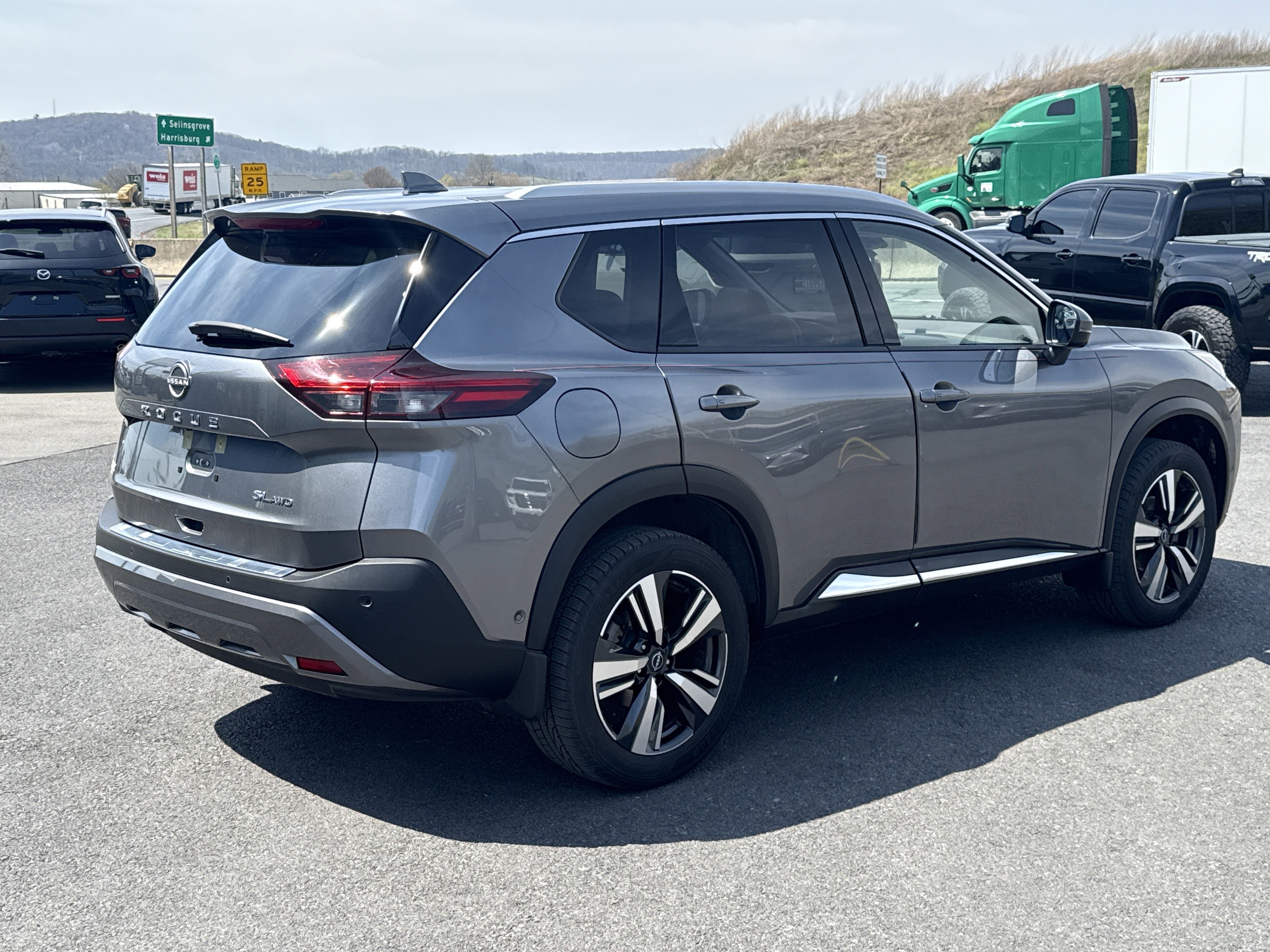 Used 2023 Nissan Rogue SL w/ SL Premium Package AWD/4WD image 3