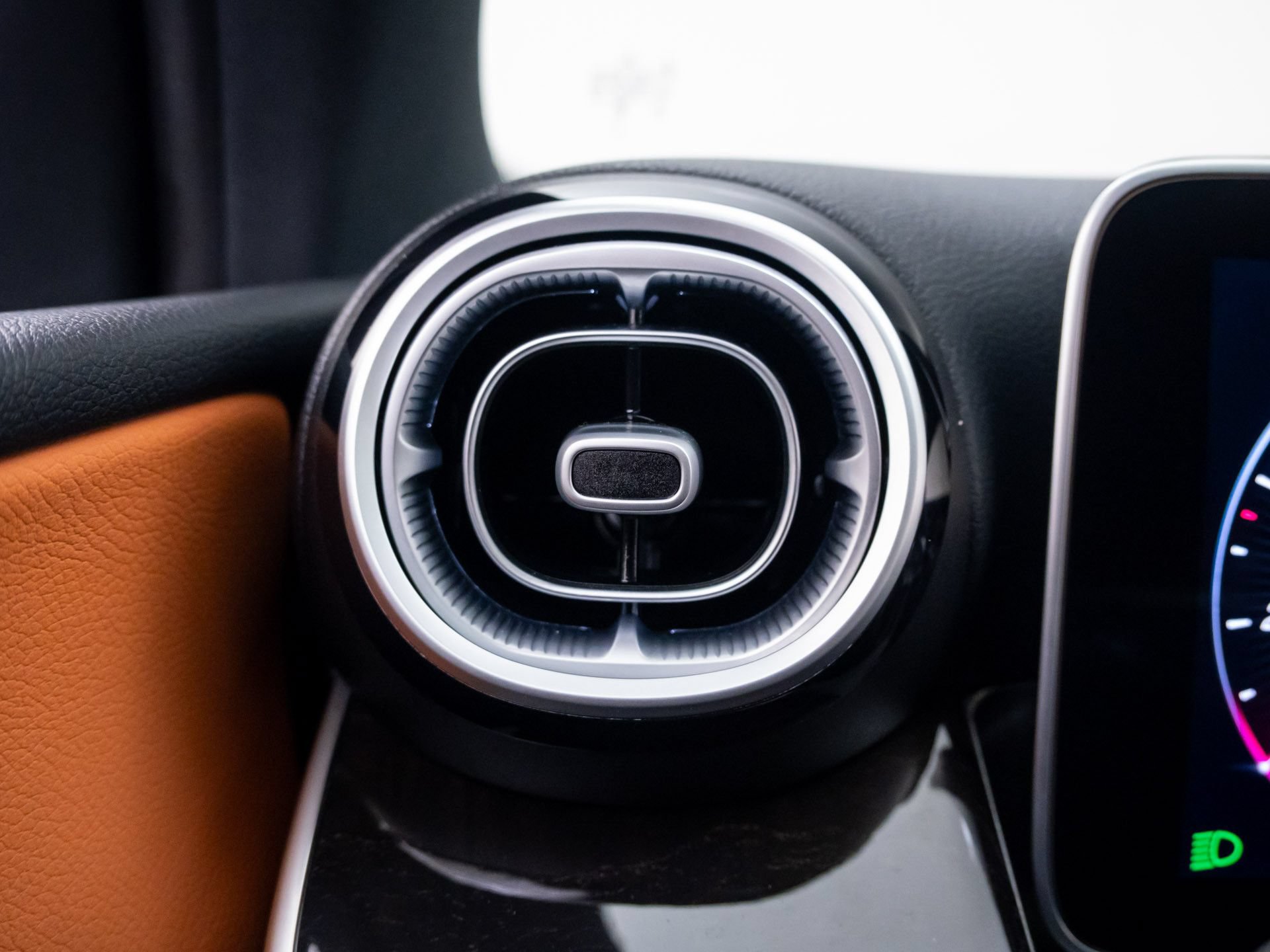 Certified 2025 Mercedes-Benz GLC 300 4MATIC image 23