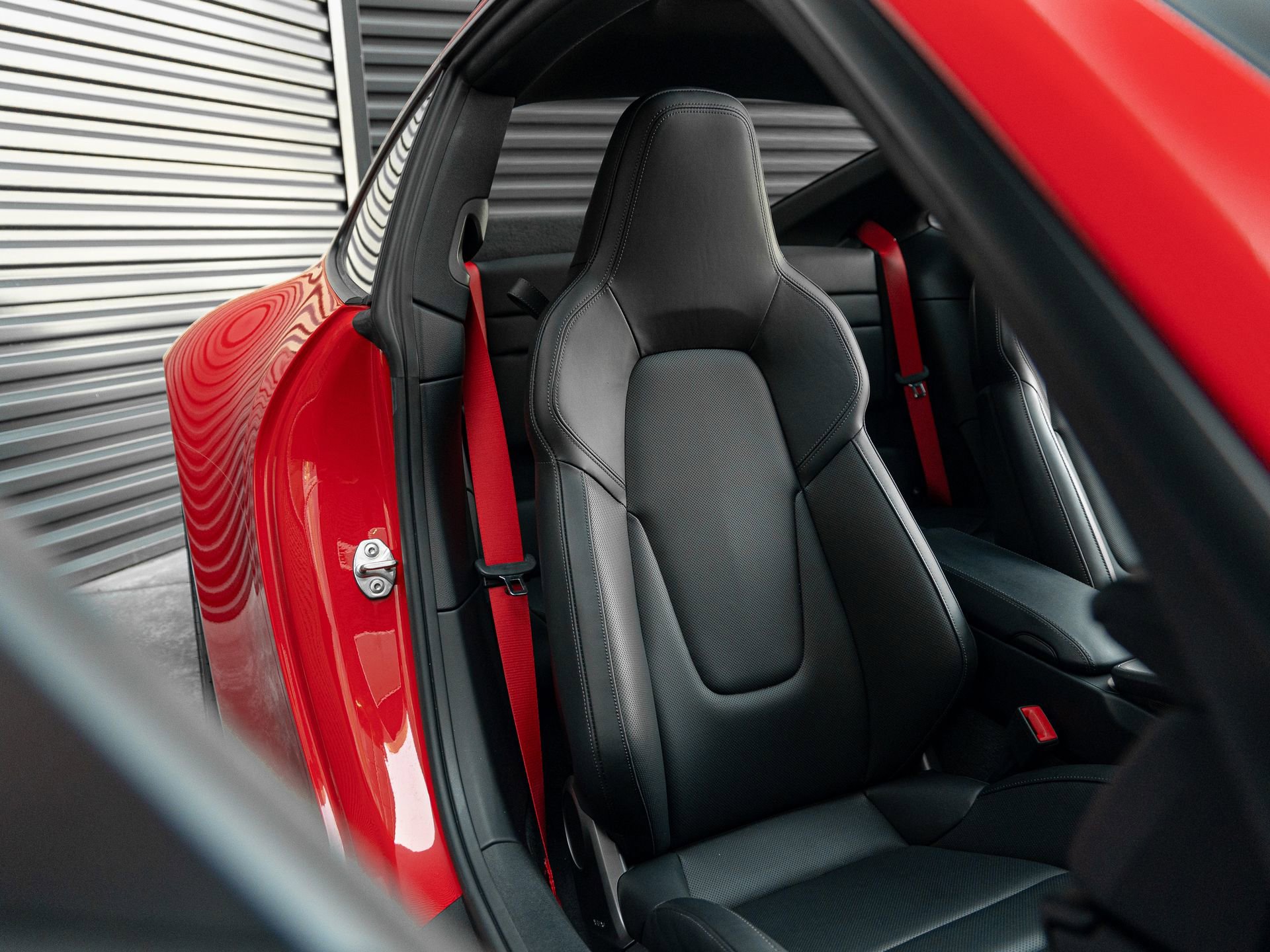 Certified 2025 Porsche 911 Carrera T RWD image 36