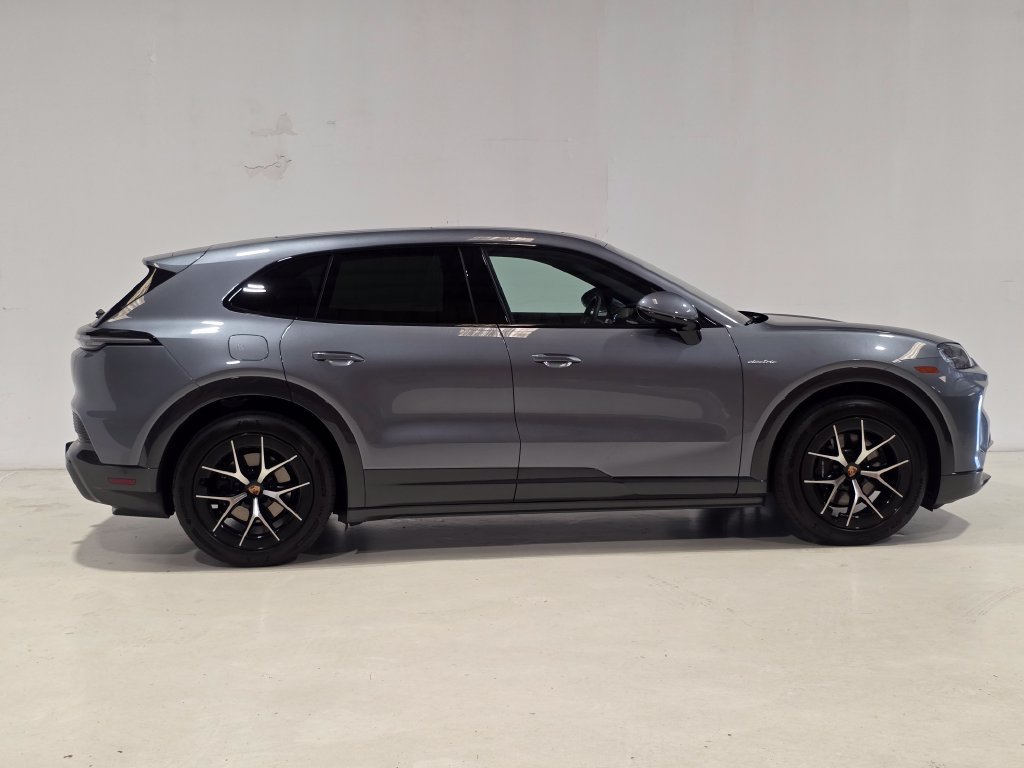 New 2026 Porsche Cayenne Electric AWD/4WD image 2