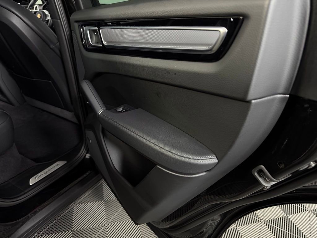 Used 2023 Porsche Cayenne S image 33