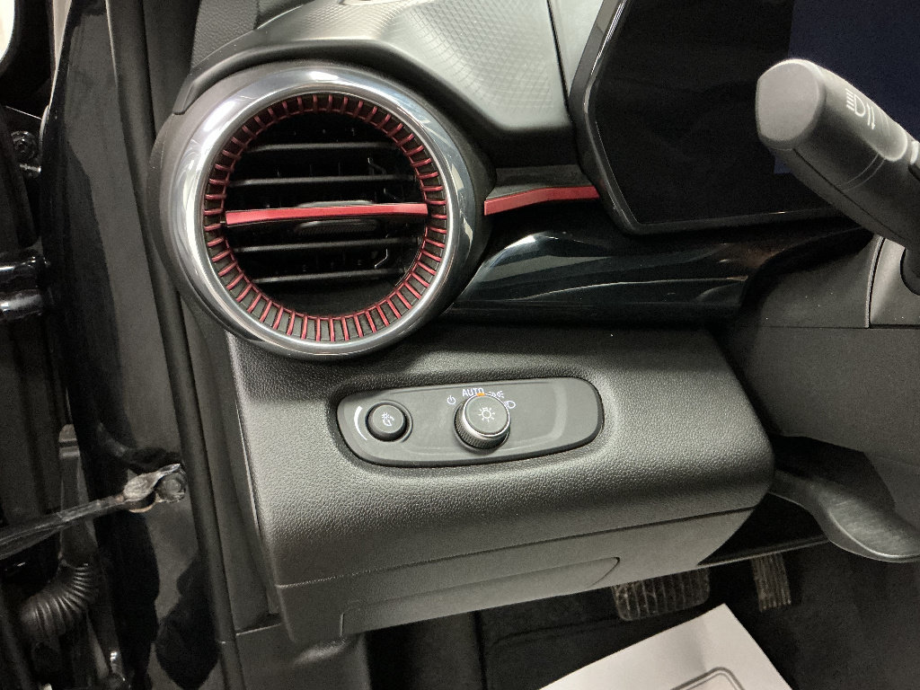 Certified 2024 Chevrolet Trax RS FWD image 11