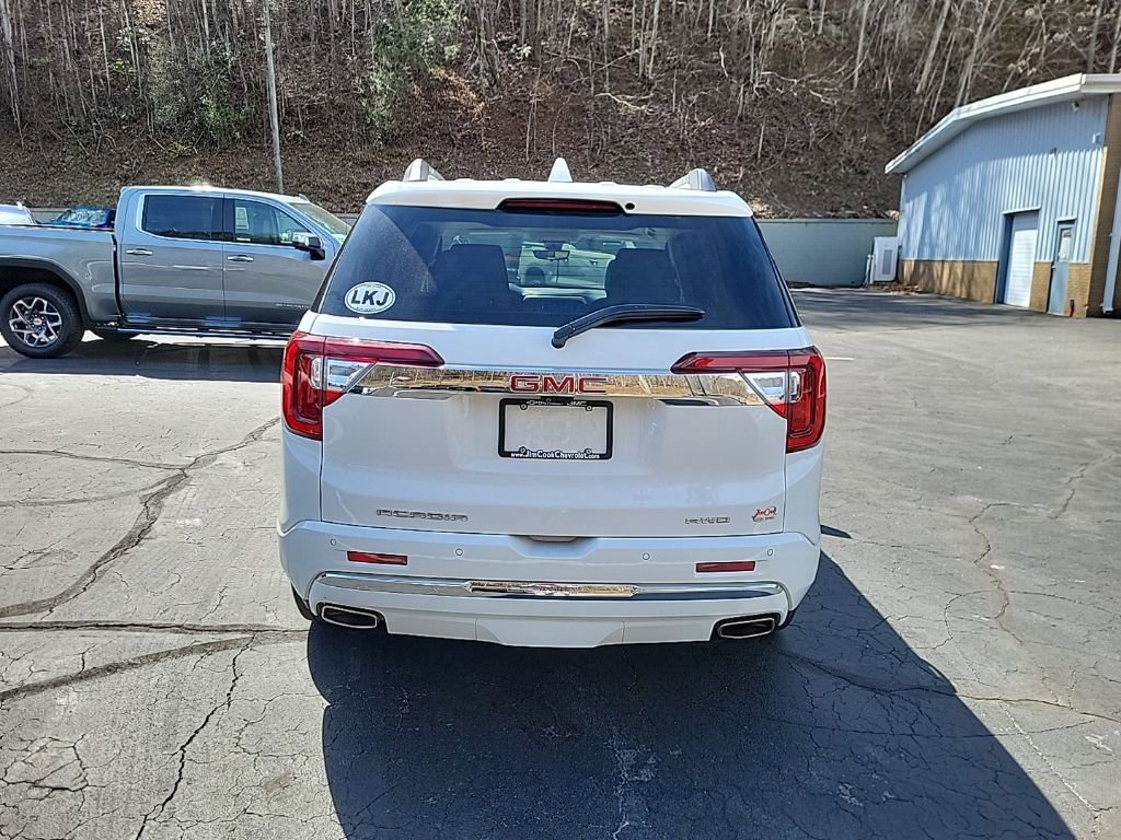 Used 2023 GMC Acadia Denali w/ Denali Technology Package image 9
