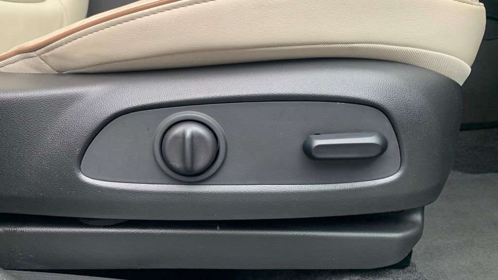 Used 2024 Buick Encore GX Avenir w/ Avenir Convenience Package image 13