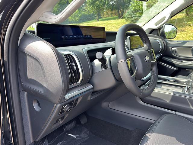 New 2027 Ford Expedition Max Platinum w/ Driver's Package AWD/4WD image 12