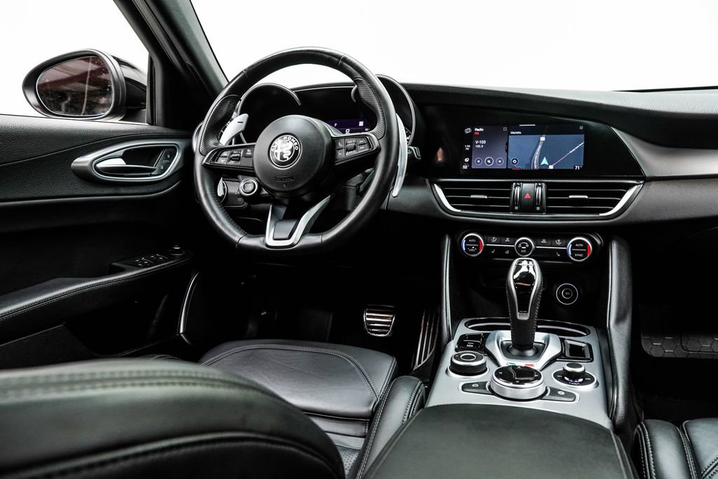 Used 2023 Alfa Romeo Giulia Veloce AWD/4WD image 23
