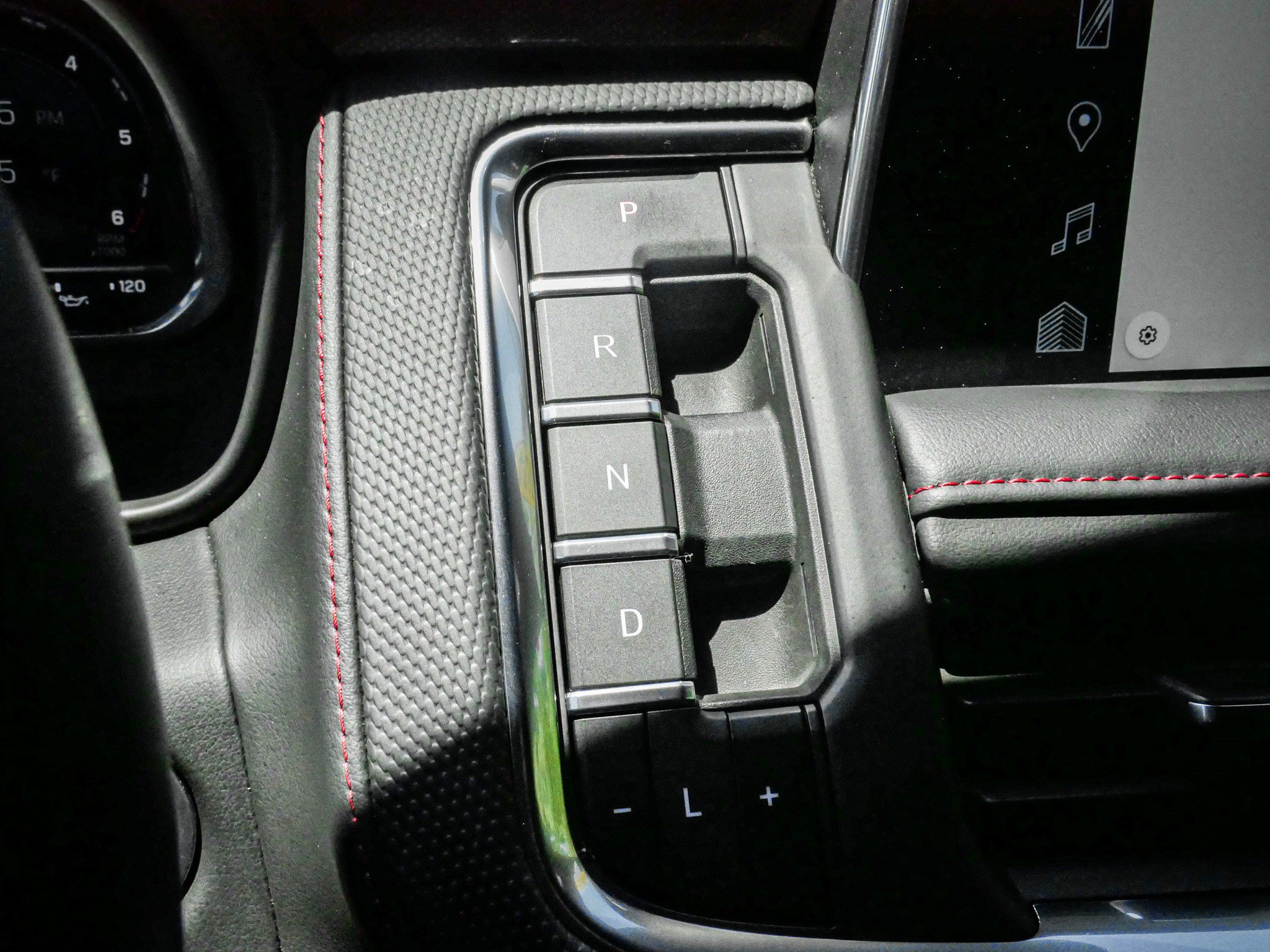 Used 2024 Chevrolet Suburban RST RWD image 26