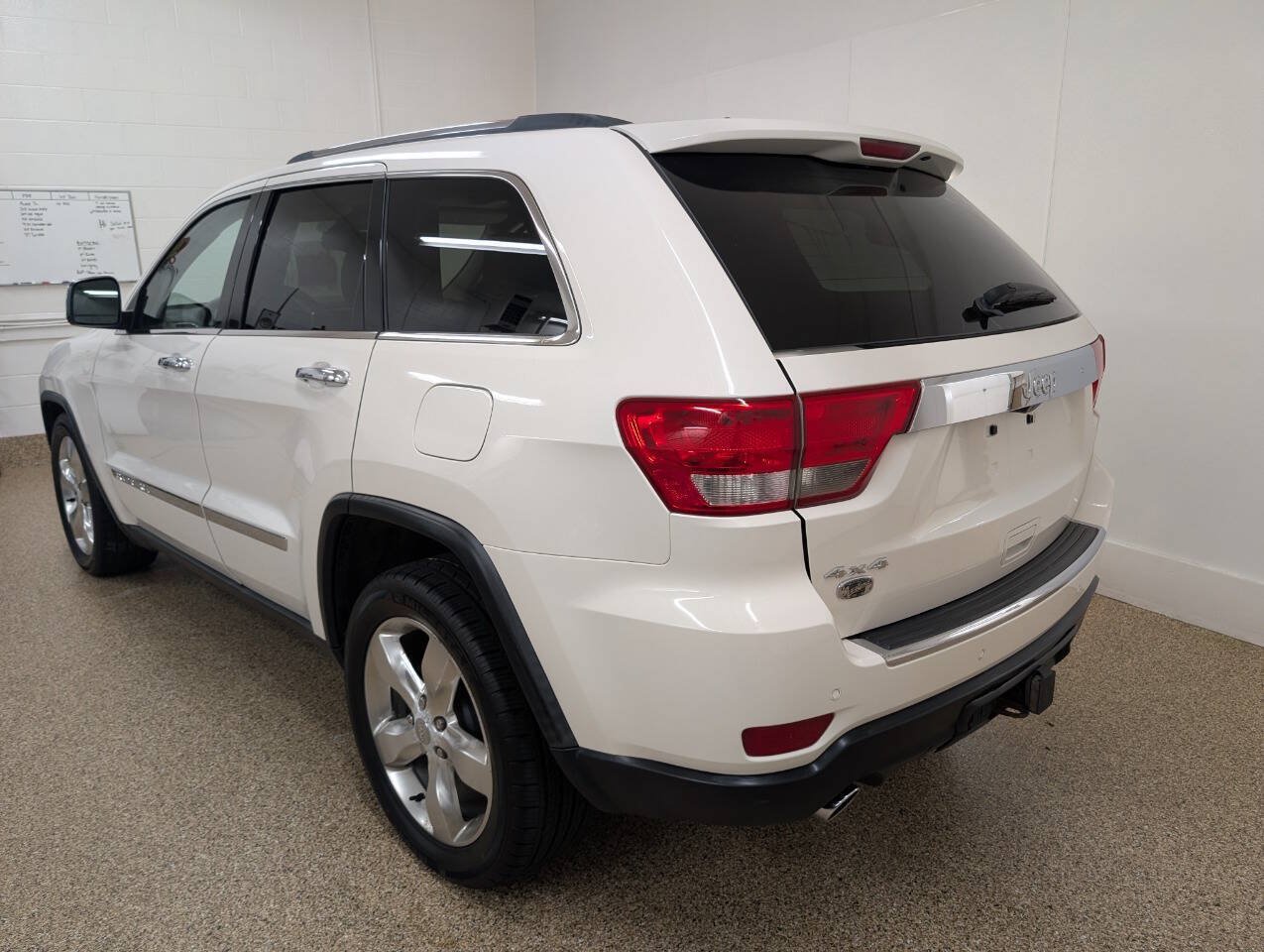 Used 2012 Jeep Grand Cherokee Overland w/ Mopar Chrome Edition Group AWD/4WD image 3