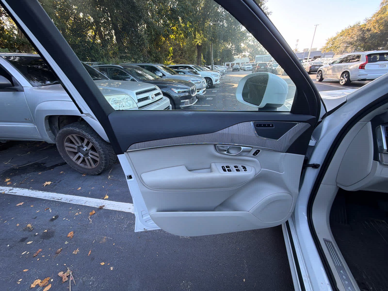 Used 2024 Volvo XC90 B6 Plus w/ Protection Package Premier AWD/4WD image 22