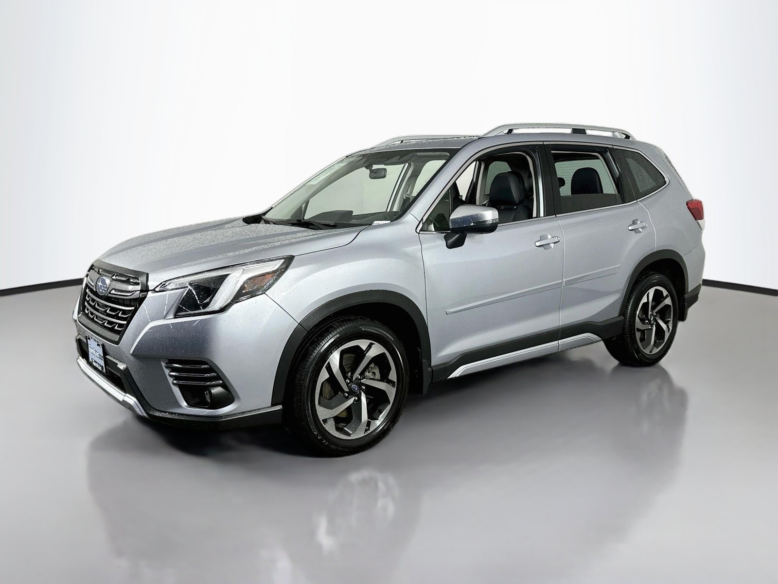 Used 2023 Subaru Forester Touring AWD/4WD image 3