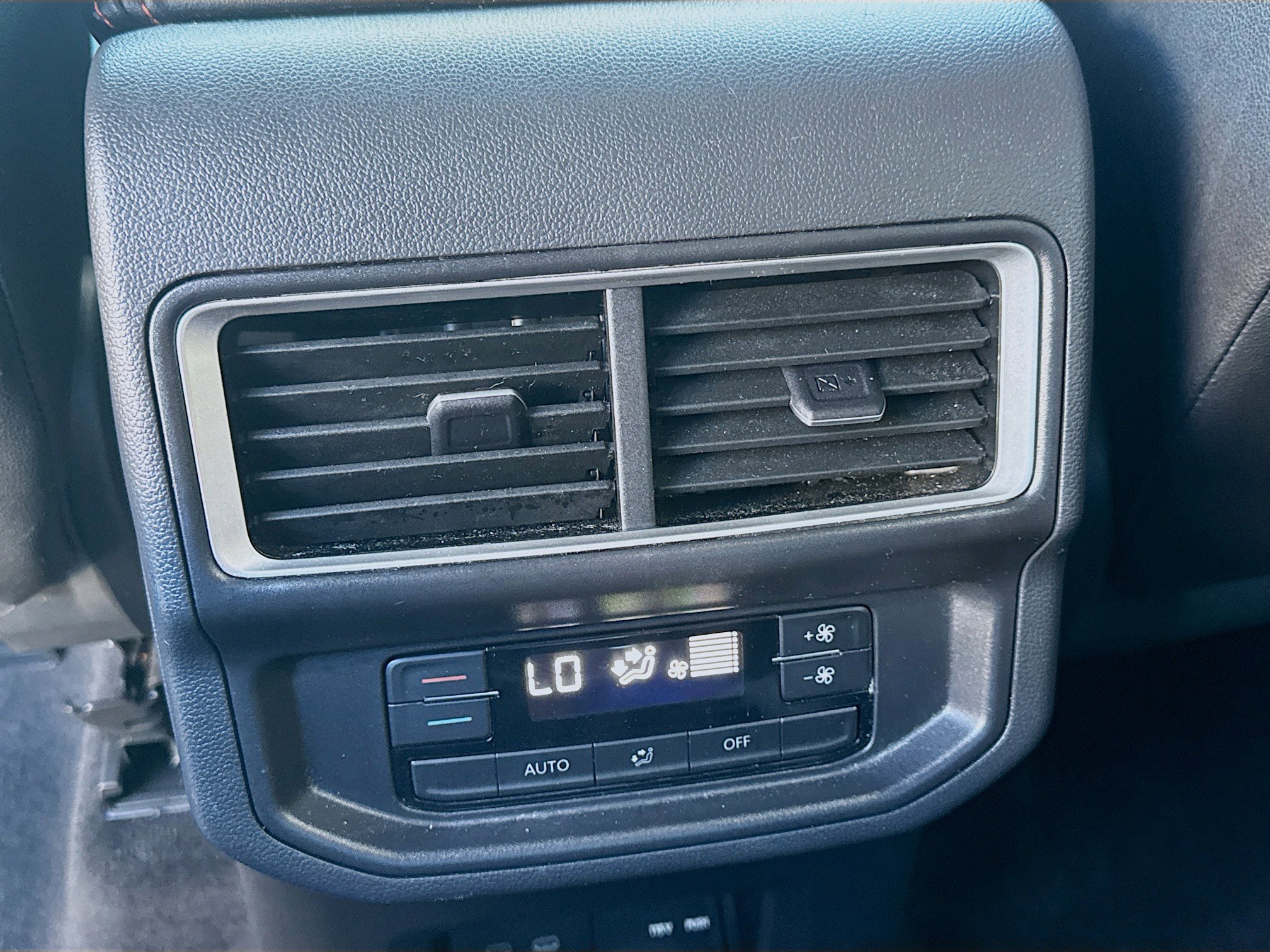 Certified 2025 Volkswagen Atlas Peak Edition SE image 23