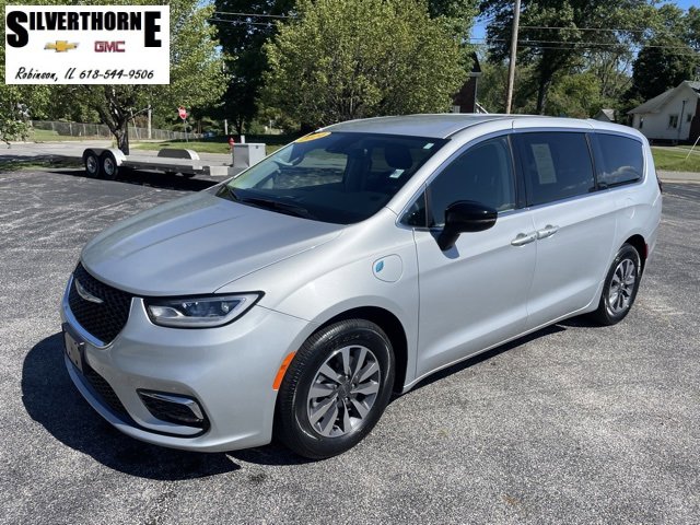 Used 2024 Chrysler Pacifica Select video 1