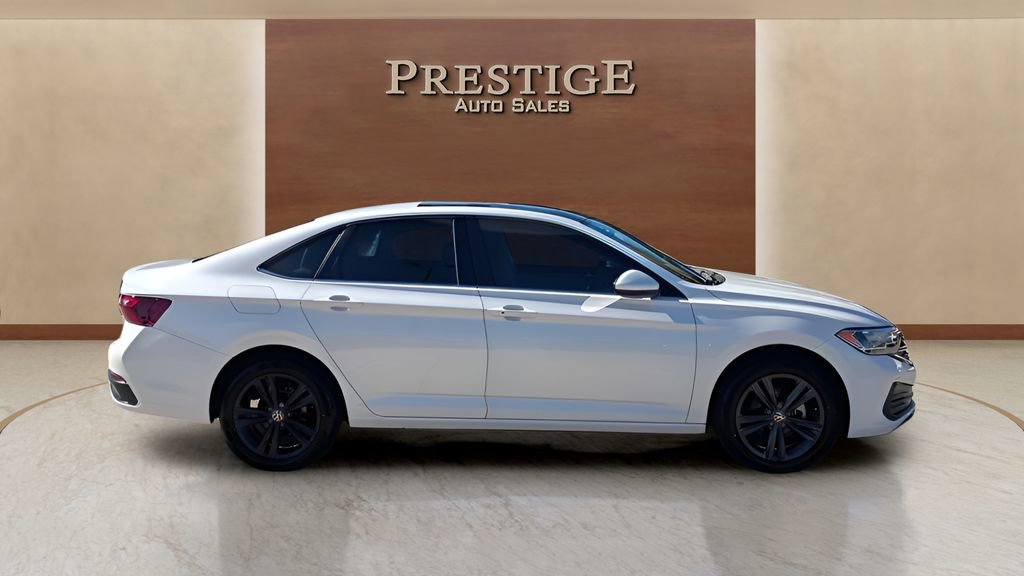 Used 2023 Volkswagen Jetta SE image 8