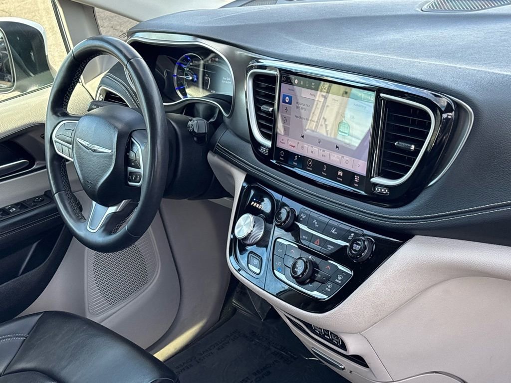 Used 2023 Chrysler Pacifica Touring-L FWD image 30