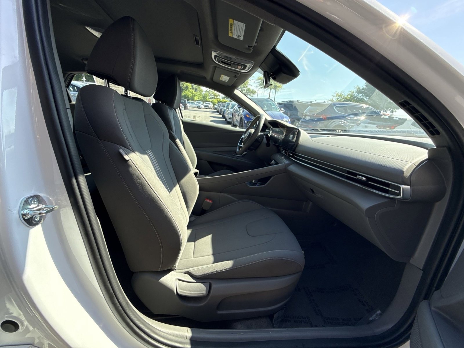 Certified 2025 Hyundai Elantra SEL FWD image 28
