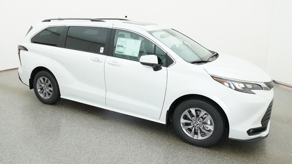 New 2026 Toyota Sienna XLE FWD image 15