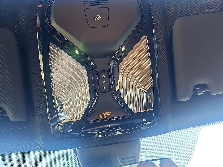 Used 2025 BMW 330i Sedan w/ M Sport Package image 31