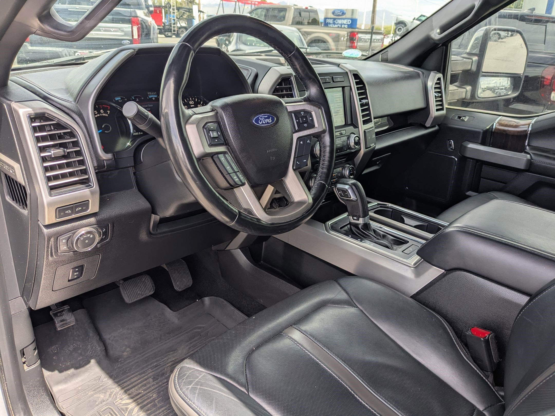 Used 2017 Ford F150 Platinum w/ Equipment Group 701A Luxury AWD/4WD image 16