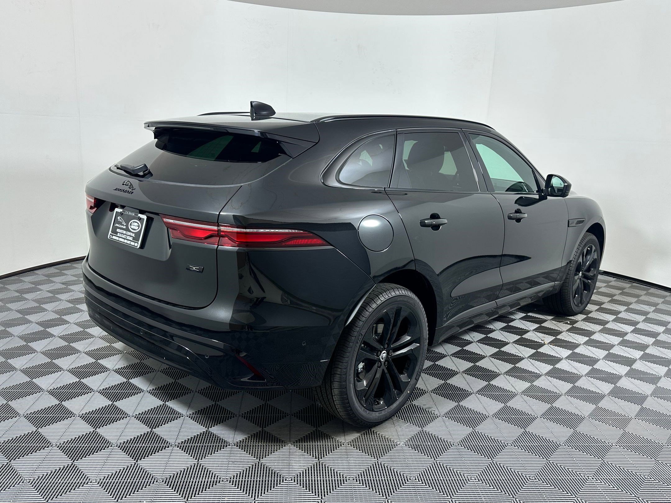 New 2026 Jaguar F-PACE R-Dynamic S image 19