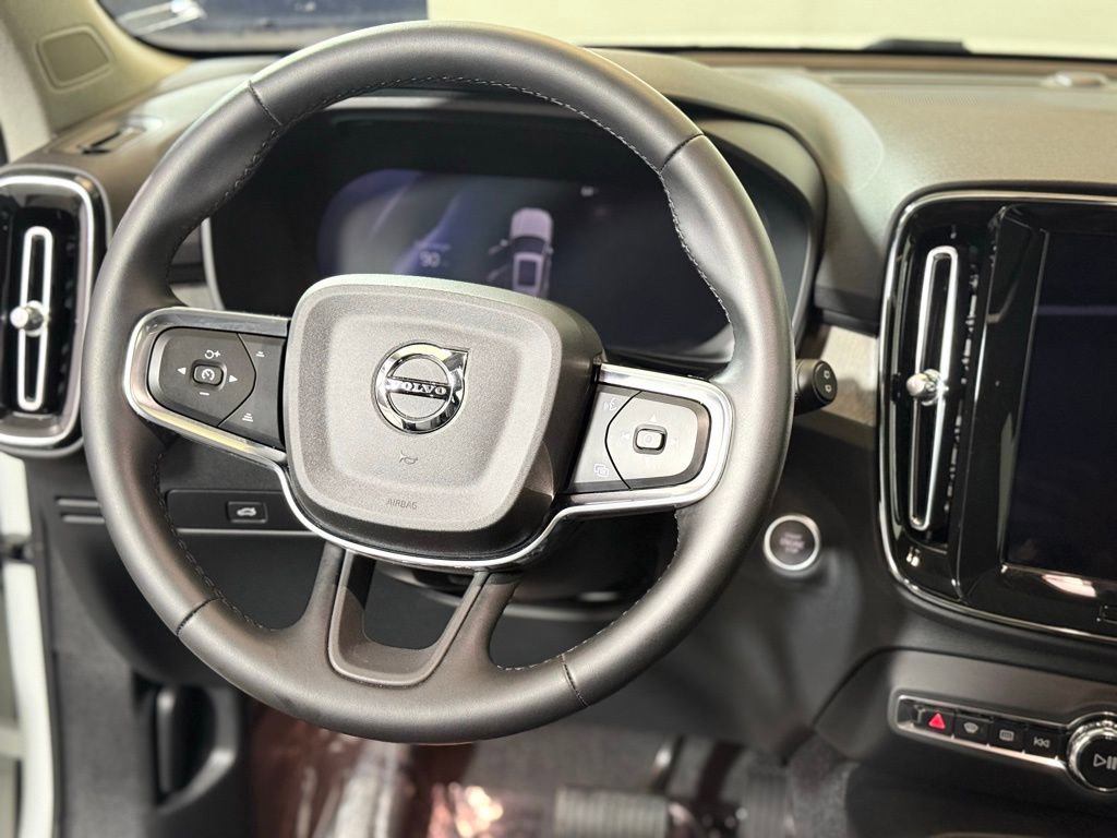 Used 2025 Volvo XC40 B5 Core w/ Protection Package Premier image 12