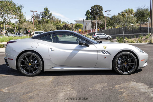Used 2012 Ferrari California RWD image 16