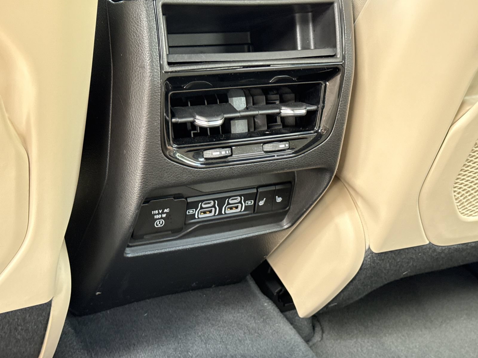 Used 2023 Jeep Grand Cherokee Limited w/ Luxury Tech Group II RWD image 11