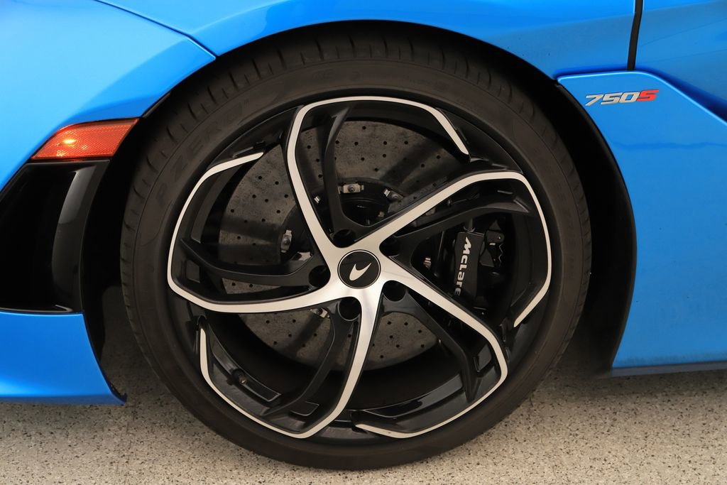 Used 2024 McLaren 750S Spider RWD image 32