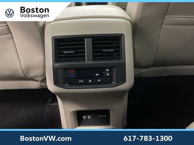 Certified 2022 Volkswagen Atlas SEL R-Line image 28